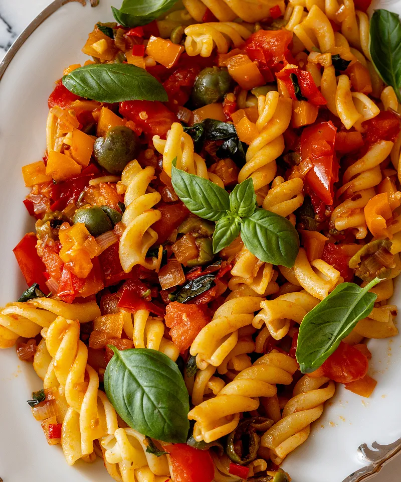 Vegan Tomato-Olive Pasta