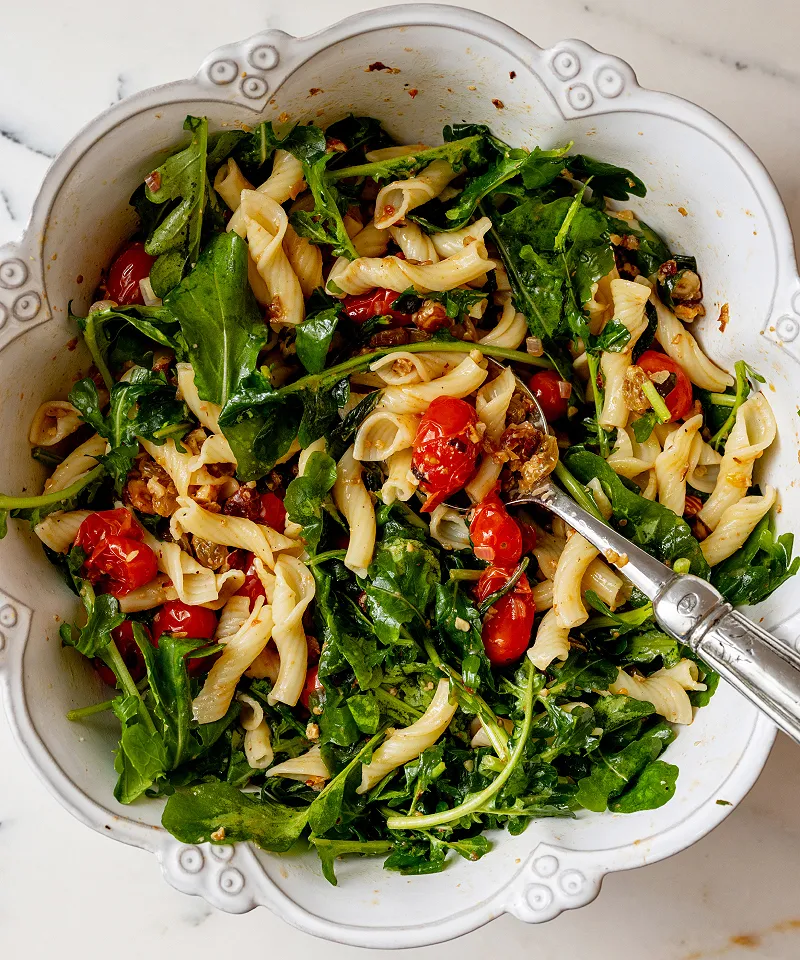 Arugula pasta salad with tomatoes