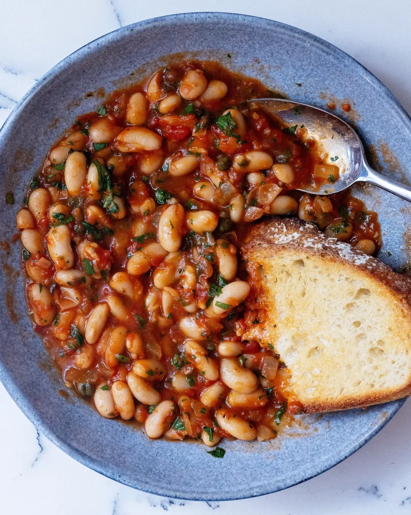 Serve white beans with toasted bread