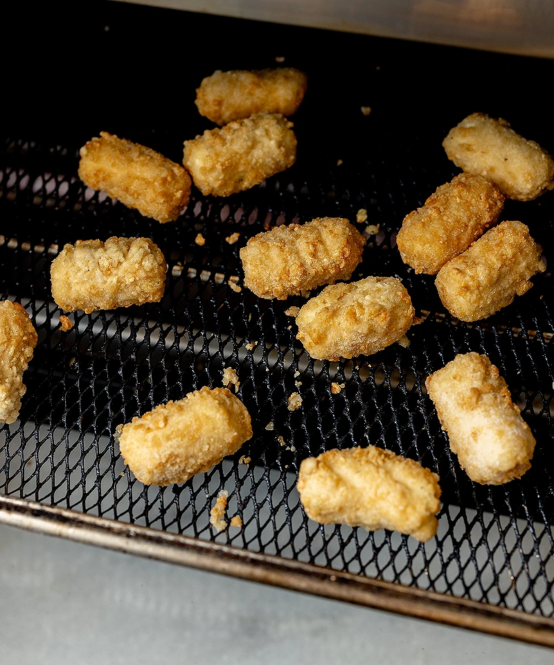 Vegan mozzarella sticks in air fryer