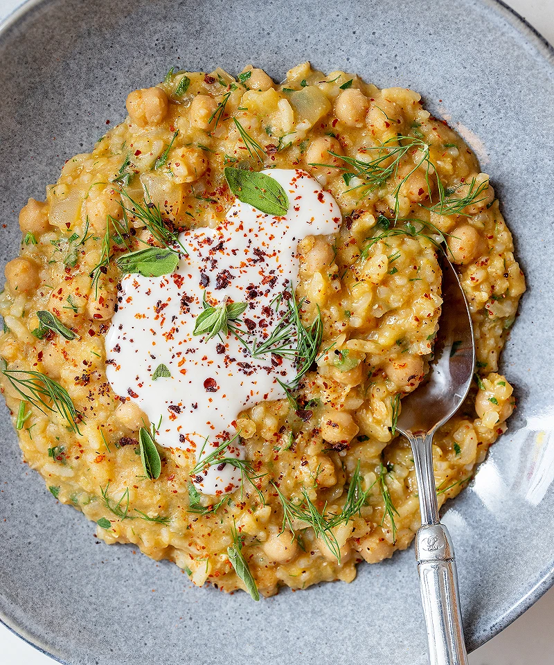 Easy vegan stewed chickpeas and lentils