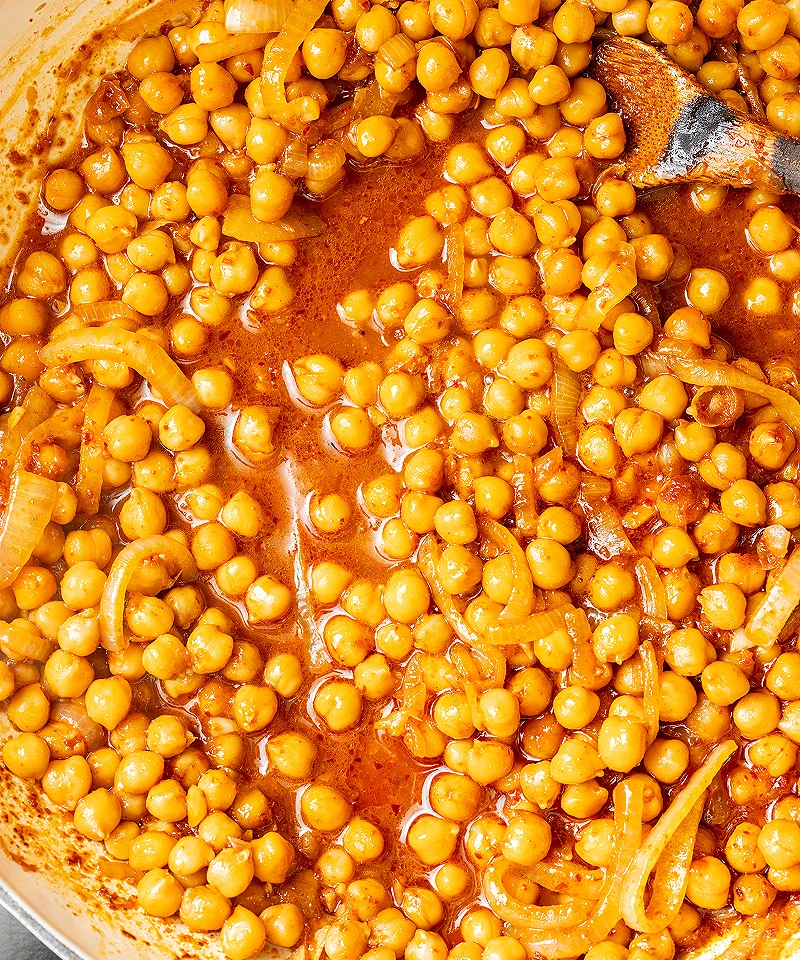 Simmer chickpeas