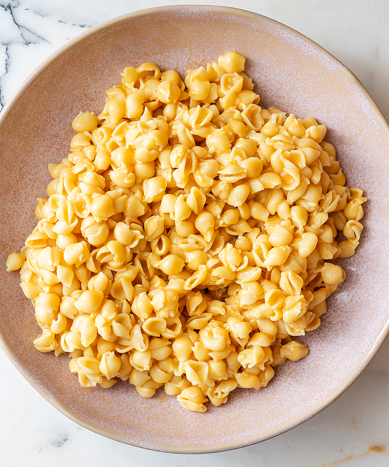 Vegan mac and cheese with chickpea pasta